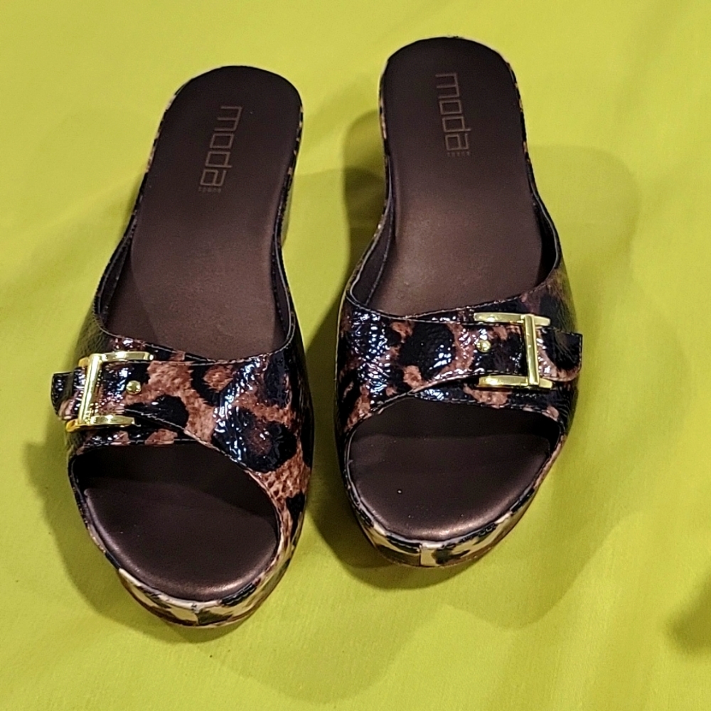 Pr. Brown leopard clog style saddles size 11 women's